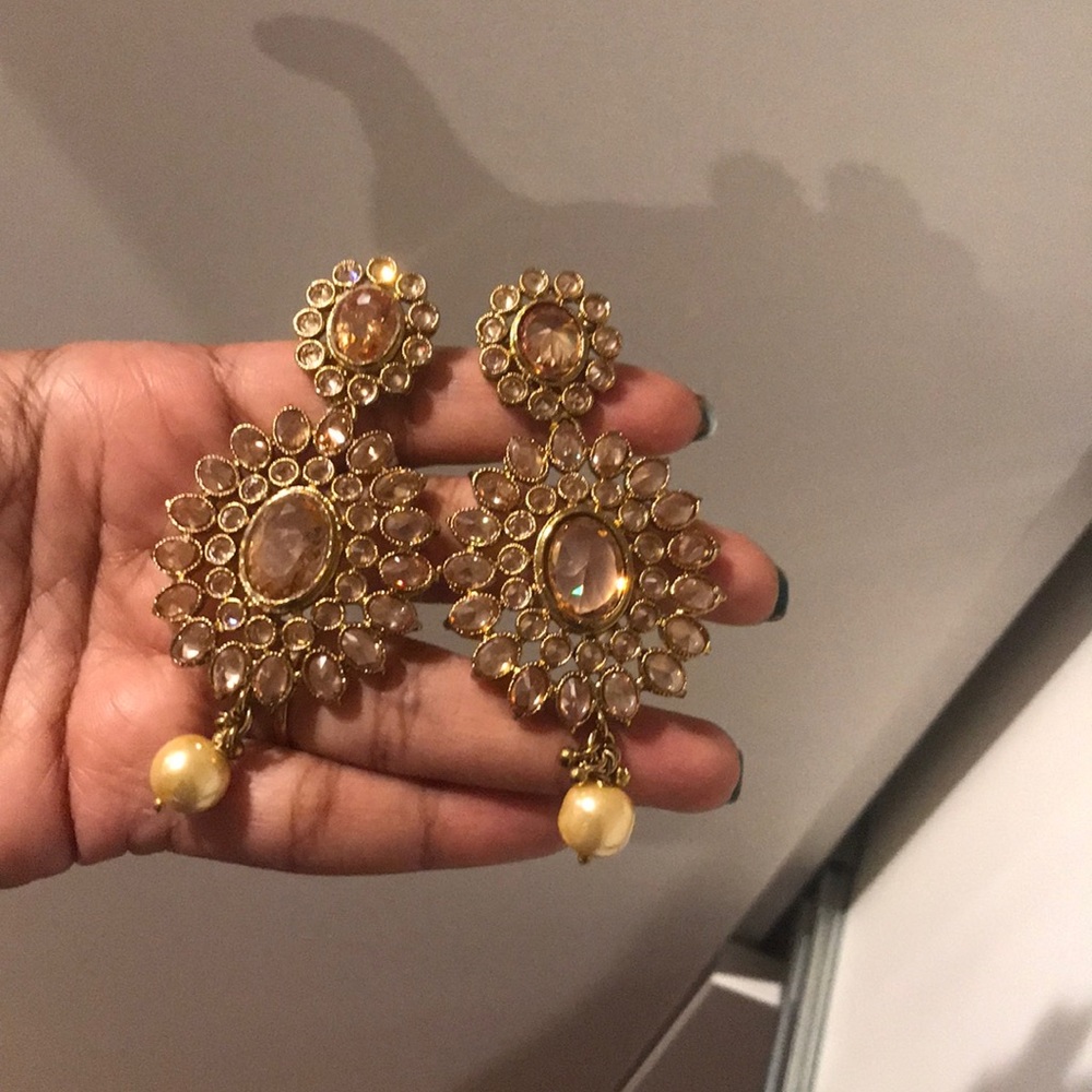 Beautiful earrings - Picture 2 of 3